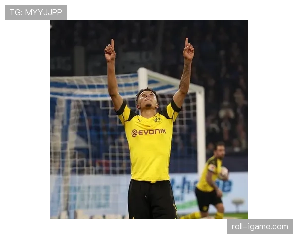 沙尔克04进攻体系持续进化,战术革新助推德甲稳健表现 沙尔克04进攻体系持续进化,战术革新助推德甲稳健表现