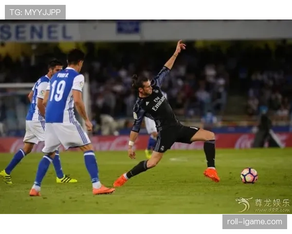 奥雷利恩·楚阿梅尼在国际赛场上表现稳健,助力球队赢得关键胜利 奥雷利恩·楚阿梅尼在国际赛场上表现稳健,助力球队赢得关键胜利