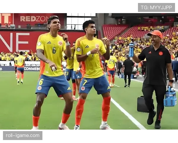 秘鲁队边路速度持续提升,进攻端展现更强冲击力 秘鲁队边路速度持续提升,进攻端展现更强冲击力