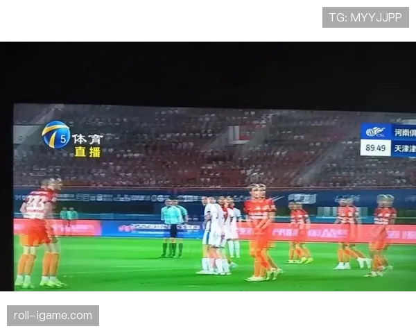 点球主罚前队友提前进区，为何不判违例？